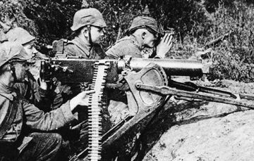 WW I German soldiers with their killing machine - Maxim MG08