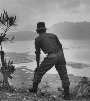 Hong Kong border guards catching illegals from Guangdong before 1980