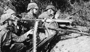 WW I German soldiers with their killing machine - Maxim MG08